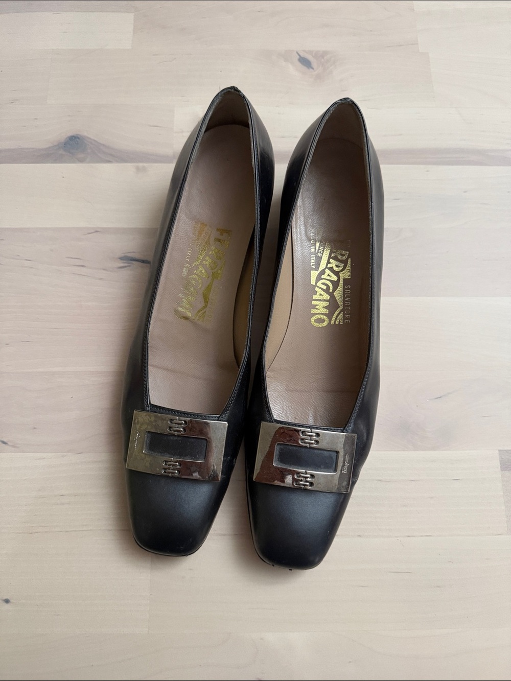 Salvatore Ferragamo Black/dark gray Leather Square-Toe Flats with Logo Buckle